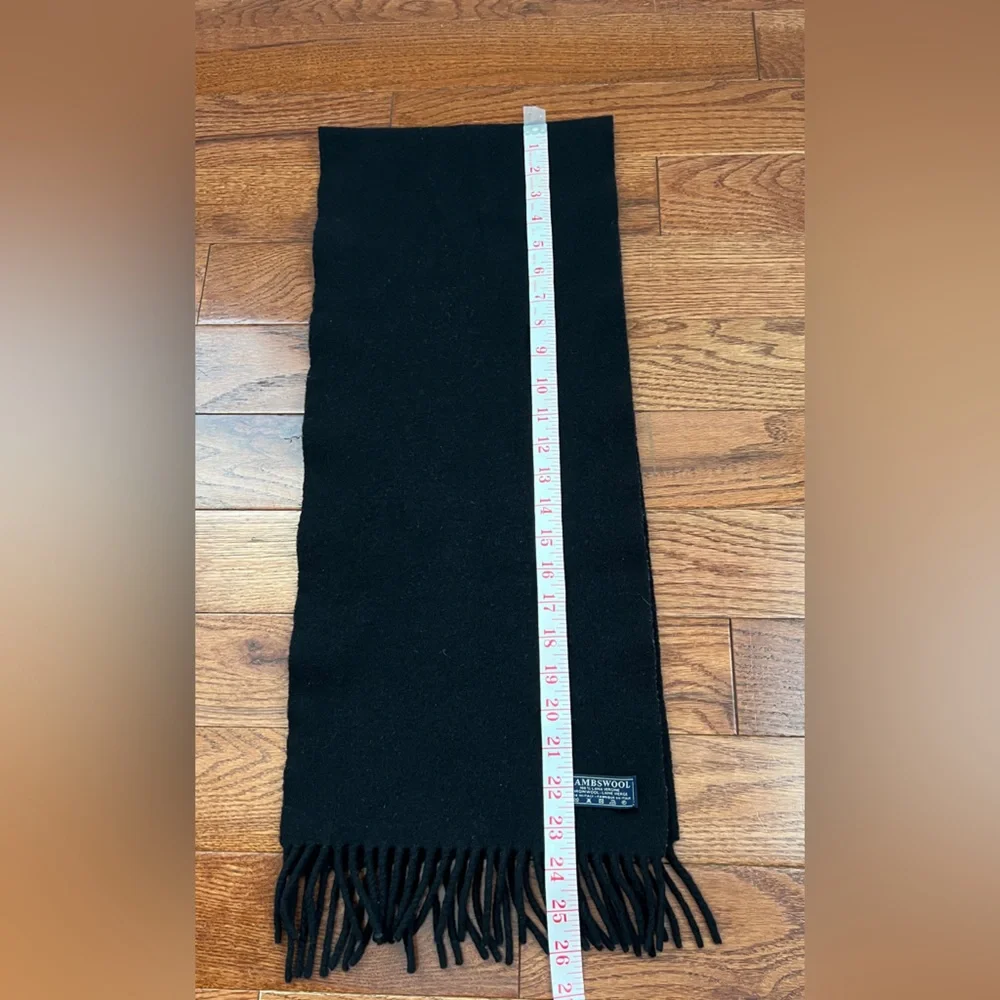 Vintage- Men’s Lamb Wool Scarf 🧣 Italy Sz 10x 32